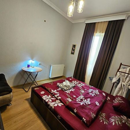 Guesthouse Different Тбілісі Екстер'єр фото