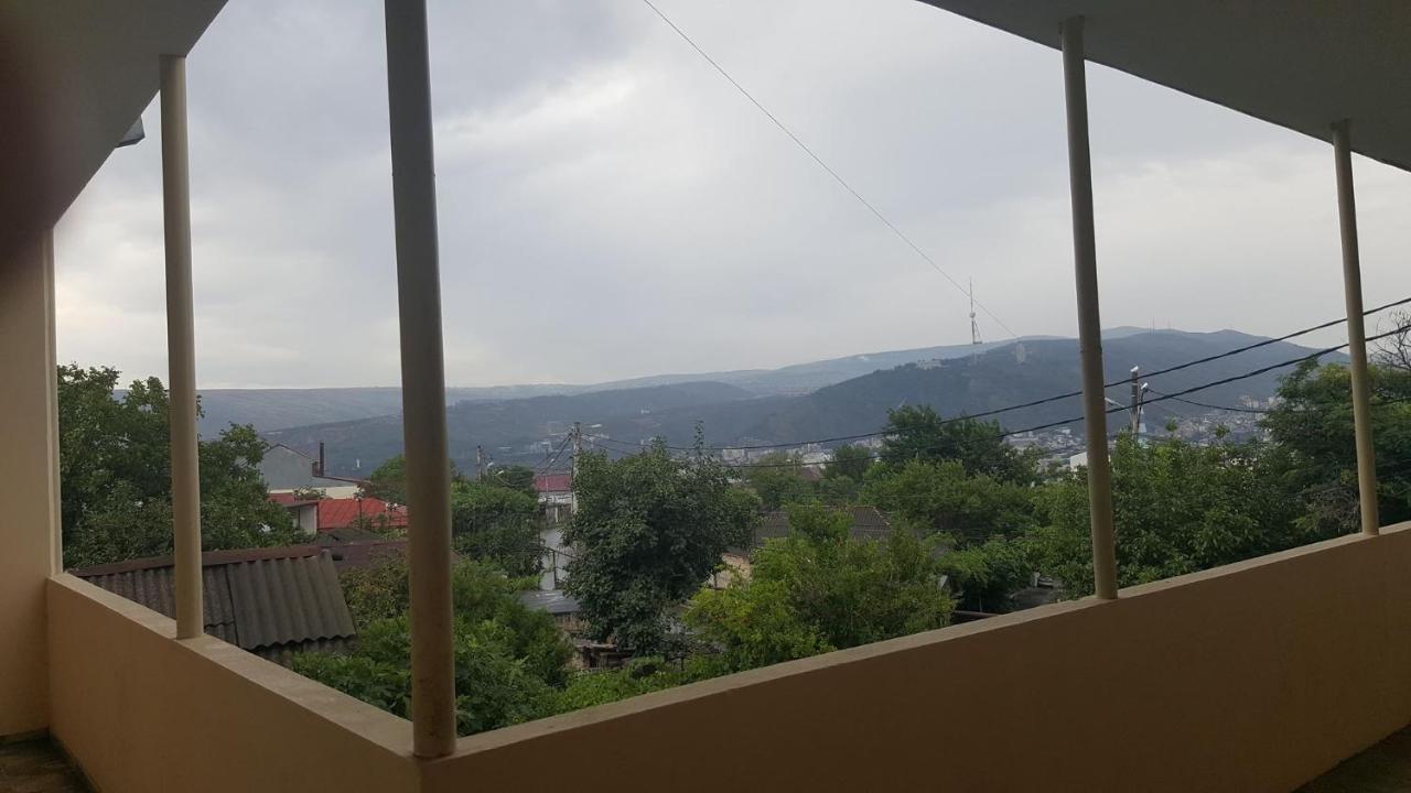 Guesthouse Different Тбілісі Екстер'єр фото