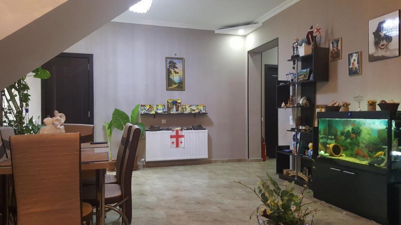 Guesthouse Different Тбілісі Екстер'єр фото