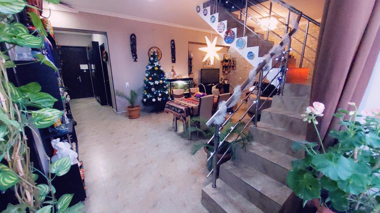 Guesthouse Different Тбілісі Екстер'єр фото