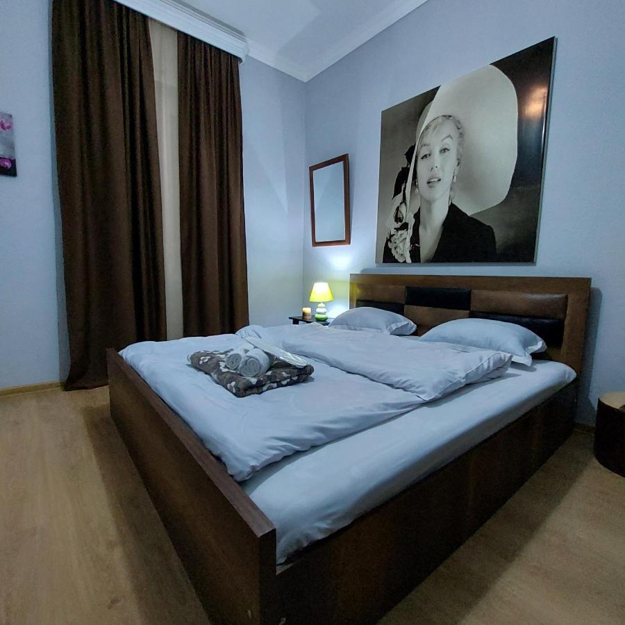 Guesthouse Different Тбілісі Екстер'єр фото