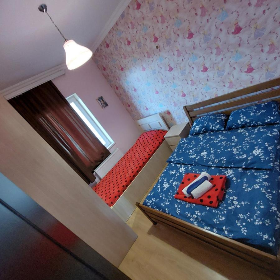 Guesthouse Different Тбілісі Екстер'єр фото