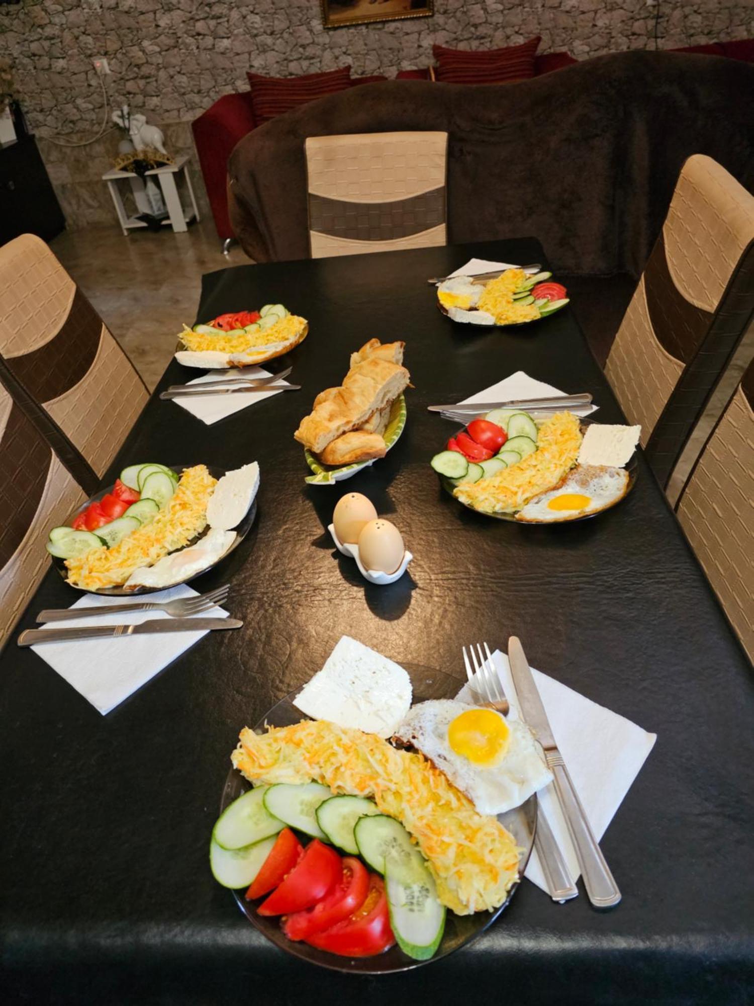 Guesthouse Different Тбілісі Екстер'єр фото
