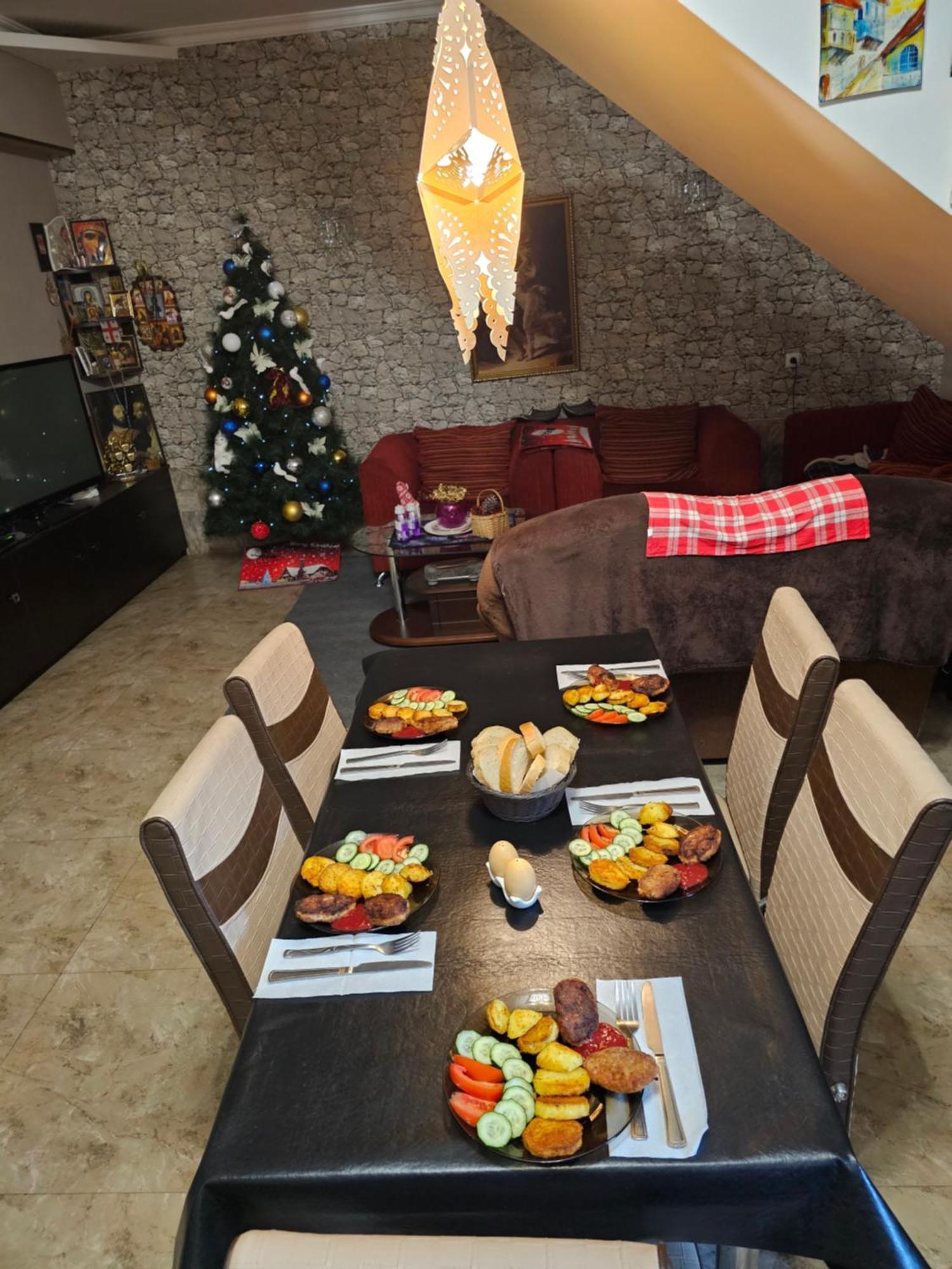 Guesthouse Different Тбілісі Екстер'єр фото