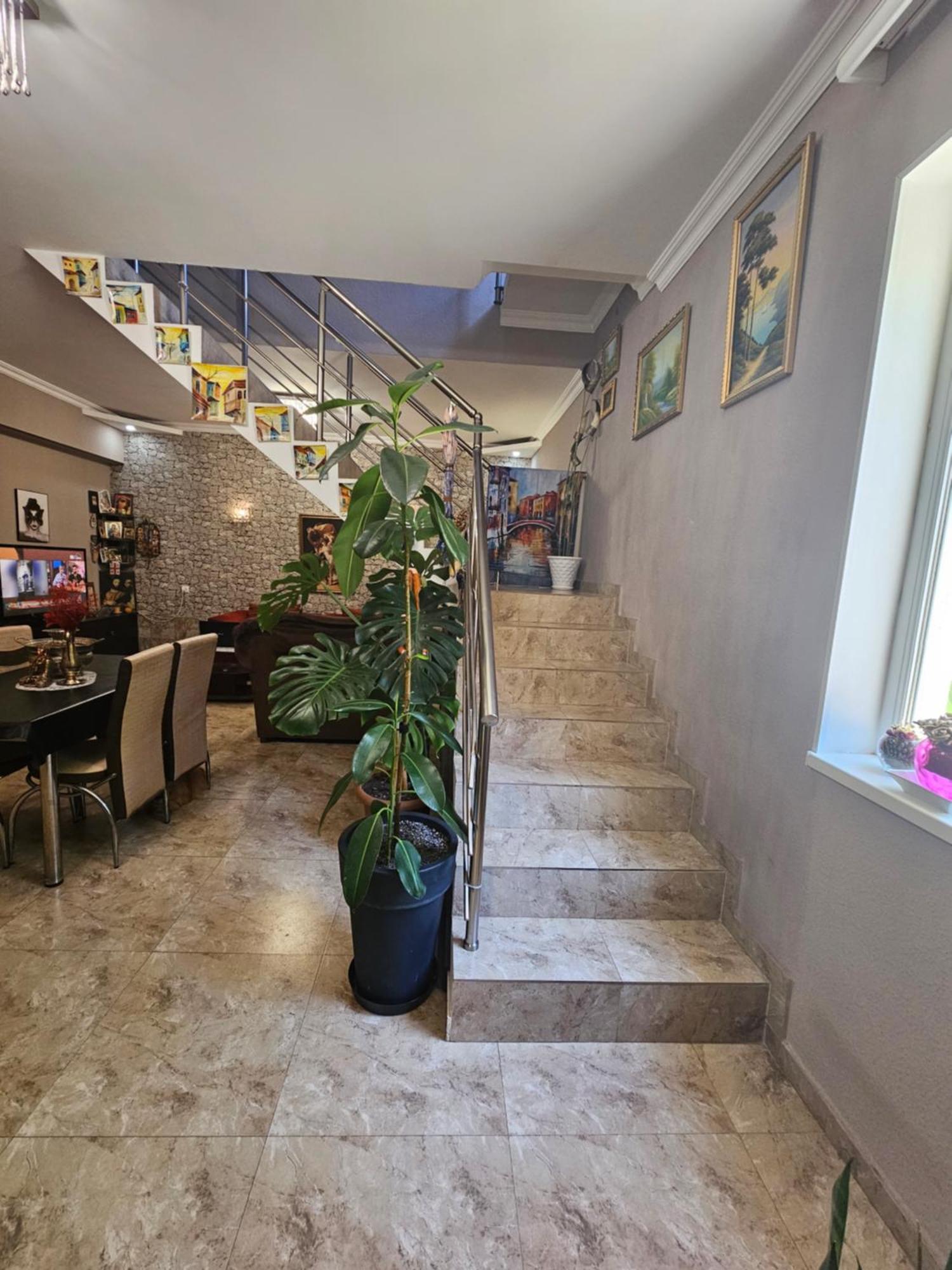 Guesthouse Different Тбілісі Екстер'єр фото