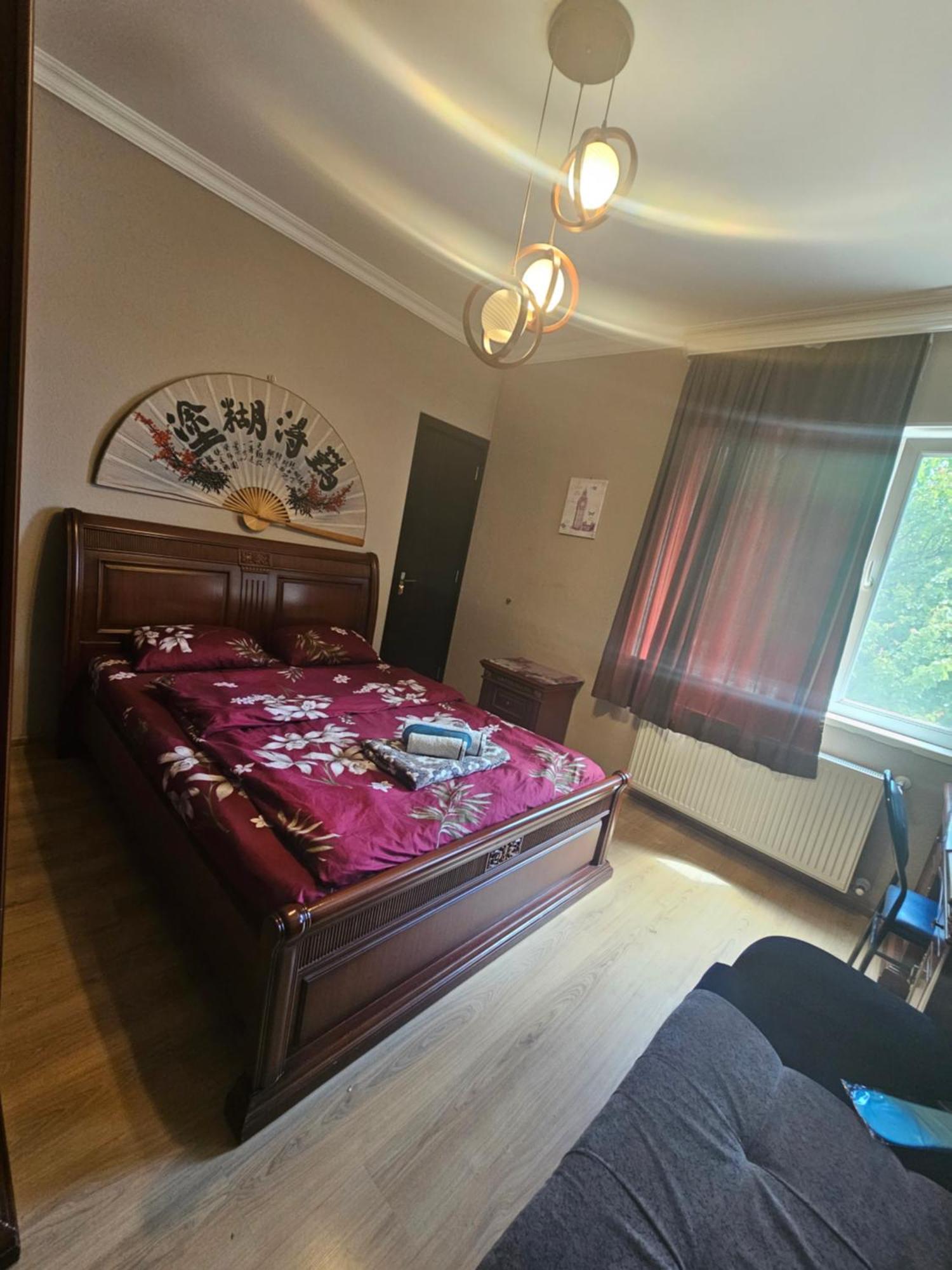 Guesthouse Different Тбілісі Екстер'єр фото
