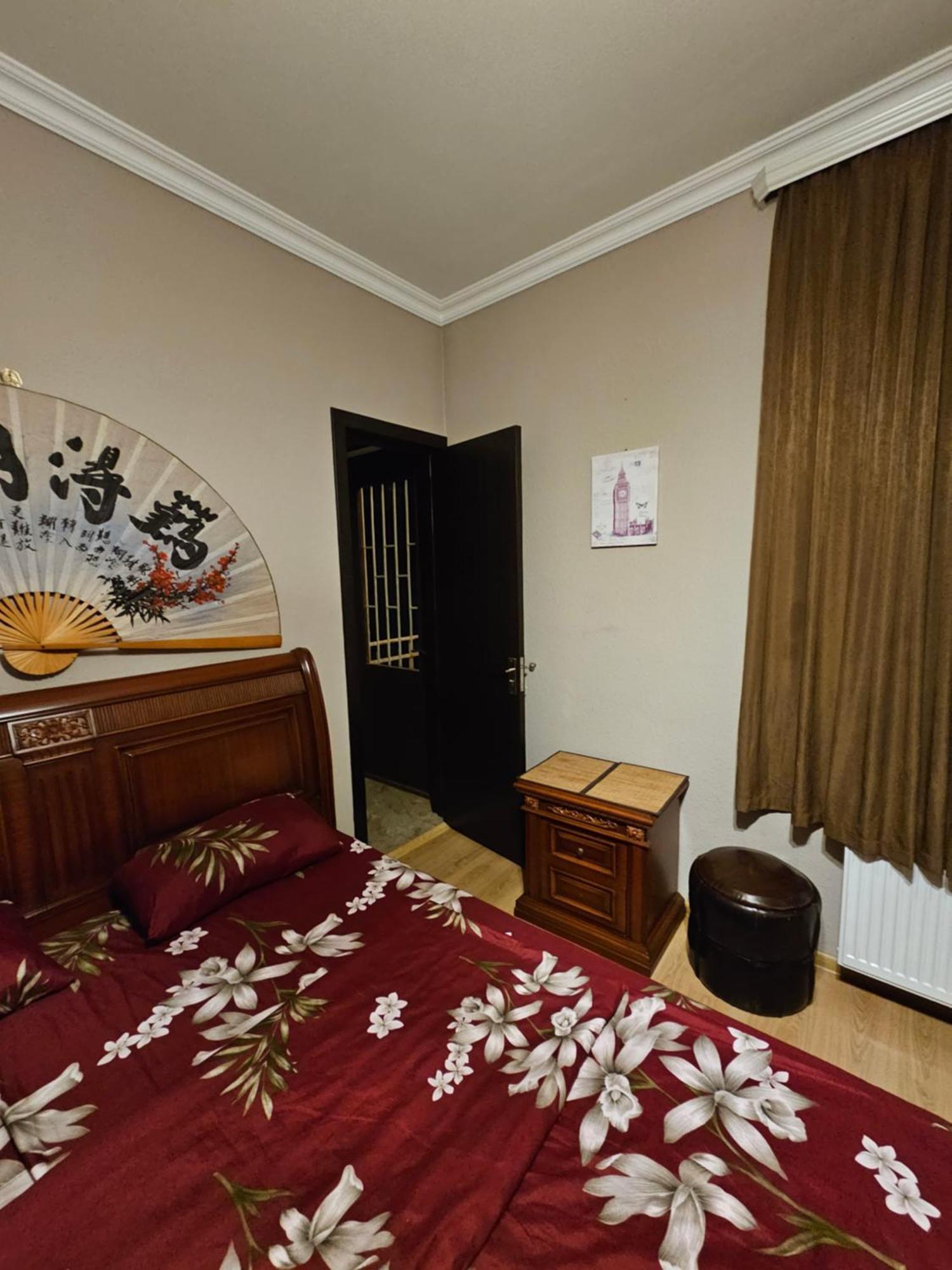 Guesthouse Different Тбілісі Екстер'єр фото