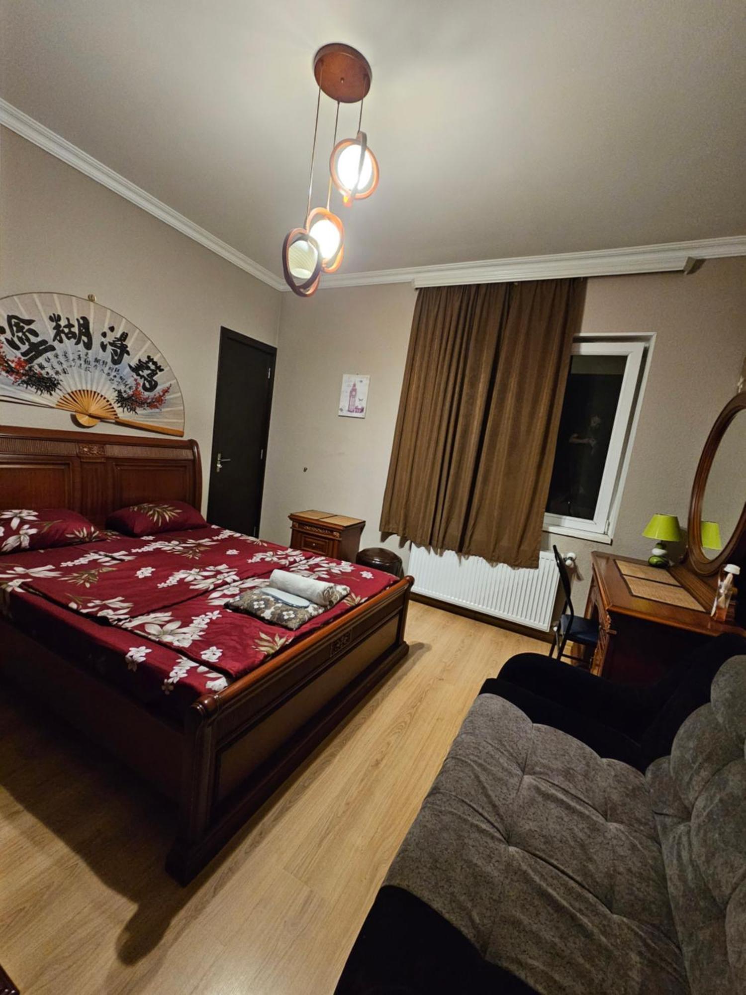 Guesthouse Different Тбілісі Екстер'єр фото