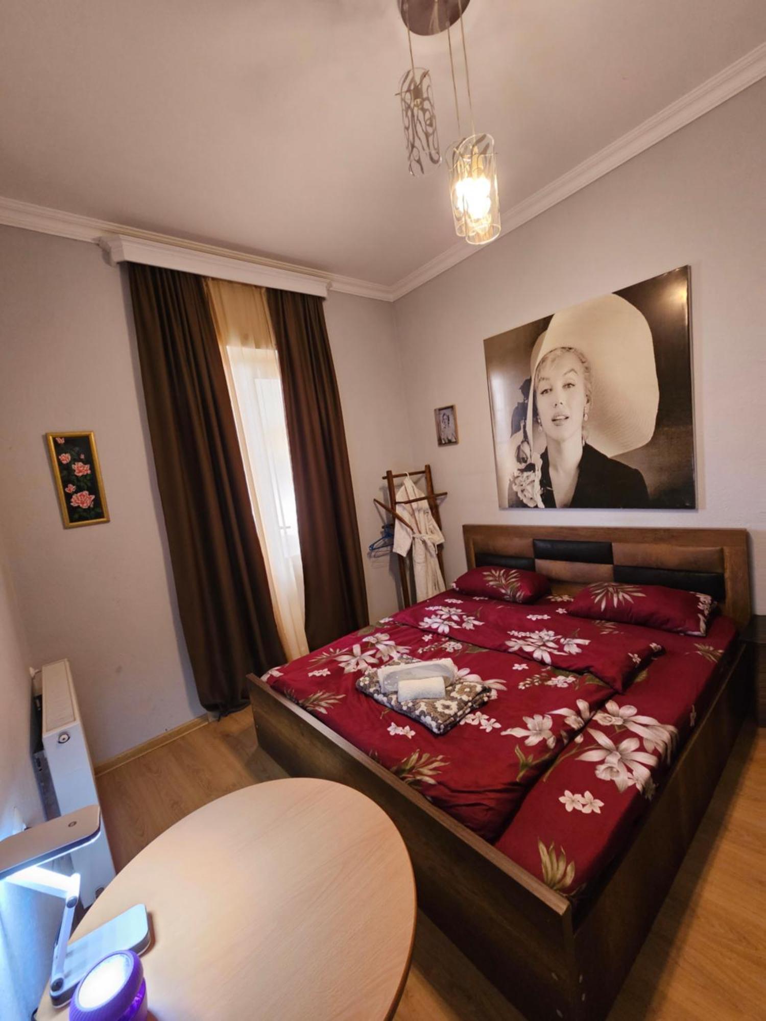 Guesthouse Different Тбілісі Екстер'єр фото